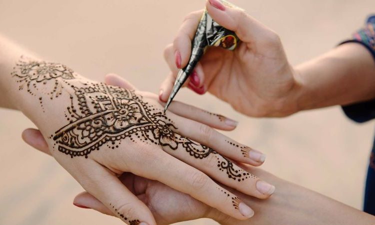 Hint Kınası Dövme Yaptırmadan Önce Okuyun!