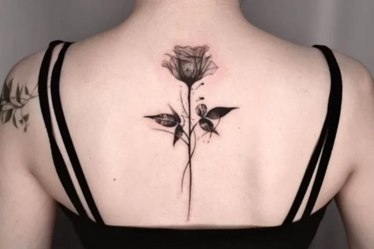 Zarif Tasarımlarıyla En Güzel Gül Dövmesi Modelleri